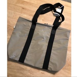 “Rains” Tote Bag Rush